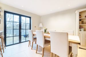 Kitchen Diner angle 3- click for photo gallery